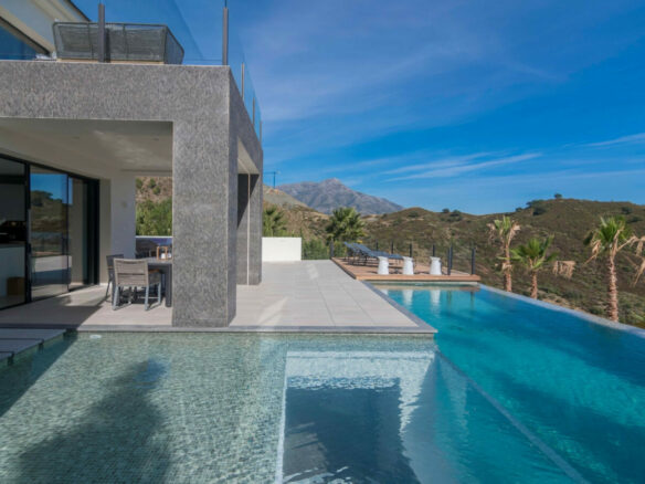 La Quinta : 🏡 Rent Stunning 6-Bed Modern Villa in Gated Community 🌟
