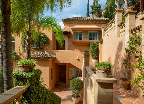 Los Belvederes 🏙️ 3B Penthouse for Sale in Nueva Andalucia, Marbella 🌅