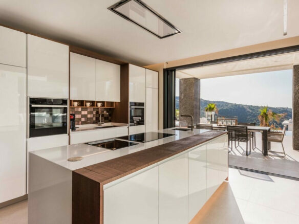 La Quinta : 🏡 Rent Stunning 6-Bed Modern Villa in Gated Community 🌟