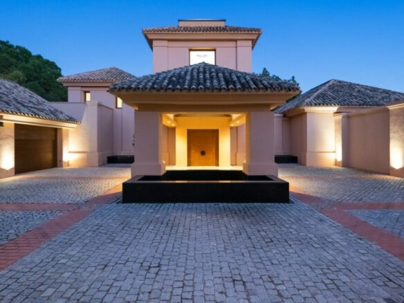 Rent 🏠 Villa El Mirador  Cascada de Camoján – Marbella – Spain
