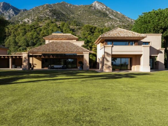 Rent 🏠 Villa El Mirador  Cascada de Camoján – Marbella – Spain