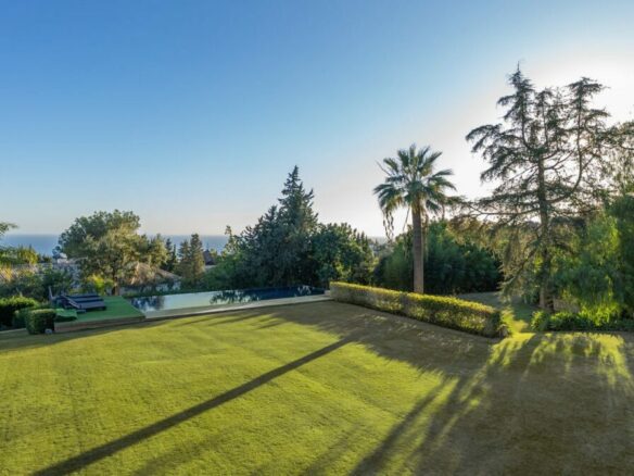 Rent 🏠 Villa El Mirador  Cascada de Camoján – Marbella – Spain