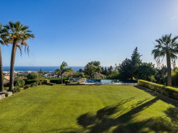 Rent 🏠 Villa El Mirador  Cascada de Camoján – Marbella – Spain