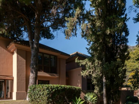 Rent 🏠 Villa El Mirador  Cascada de Camoján – Marbella – Spain