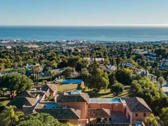 Rent 🏠 Villa El Mirador  Cascada de Camoján – Marbella – Spain