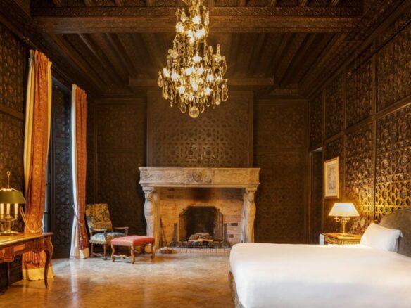 For Rent –  Moorish Palatial Mansion – Park like Gardens