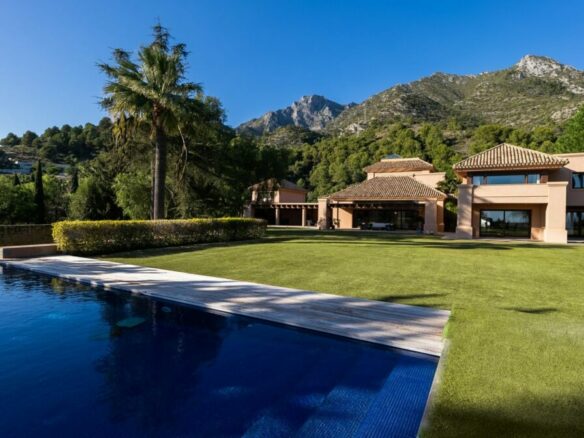 Rent 🏠 Villa El Mirador  Cascada de Camoján – Marbella – Spain