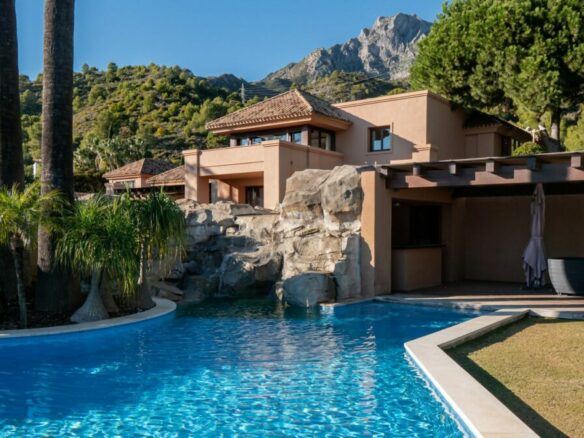 Rent 🏠 Villa El Mirador  Cascada de Camoján – Marbella – Spain