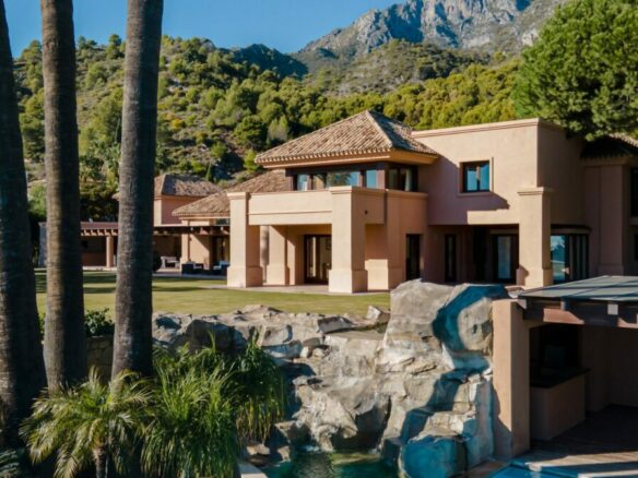 Rent 🏠 Villa El Mirador  Cascada de Camoján – Marbella – Spain