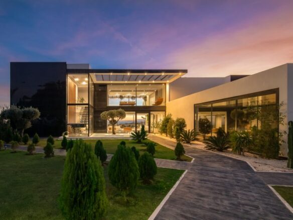 For Rent 🏡 Stunning Villa in Marbella Golf Club Resort, Benahavís.🏡 🌟 Sea Views – Gated