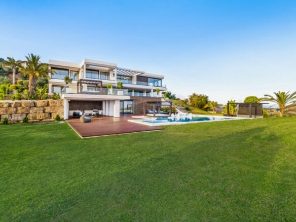 For Rent 🏡 Stunning Villa in Marbella Golf Club Resort, Benahavís.🏡 🌟 Sea Views – Gated
