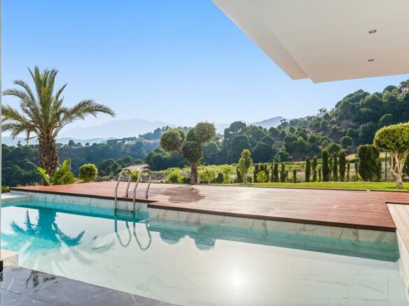 For Rent 🏡 Stunning Villa in Marbella Golf Club Resort, Benahavís.🏡 🌟 Sea Views – Gated