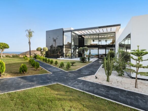 For Rent 🏡 Stunning Villa in Marbella Golf Club Resort, Benahavís.🏡 🌟 Sea Views – Gated