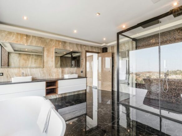 For Rent 🏡 Stunning Villa in Marbella Golf Club Resort, Benahavís.🏡 🌟 Sea Views – Gated