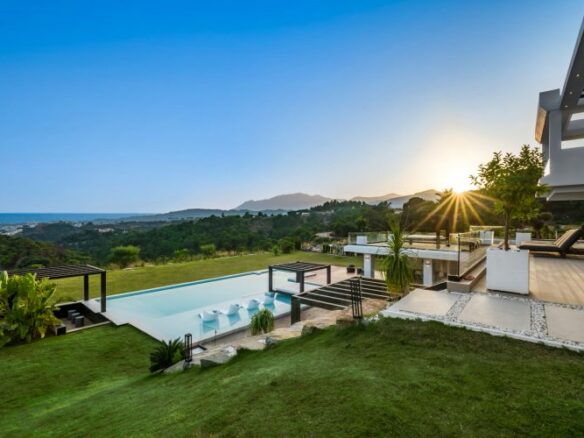 For Rent 🏡 Stunning Villa in Marbella Golf Club Resort, Benahavís.🏡 🌟 Sea Views – Gated