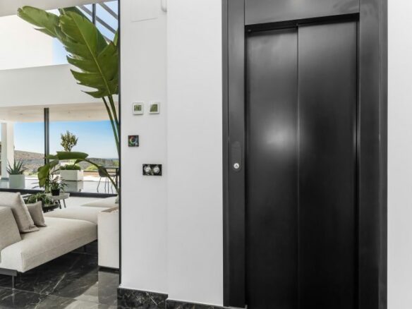 For Rent 🏡 Stunning Villa in Marbella Golf Club Resort, Benahavís.🏡 🌟 Sea Views – Gated