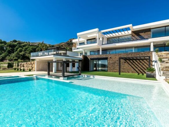 For Rent 🏡 Stunning Villa in Marbella Golf Club Resort, Benahavís.🏡 🌟 Sea Views – Gated