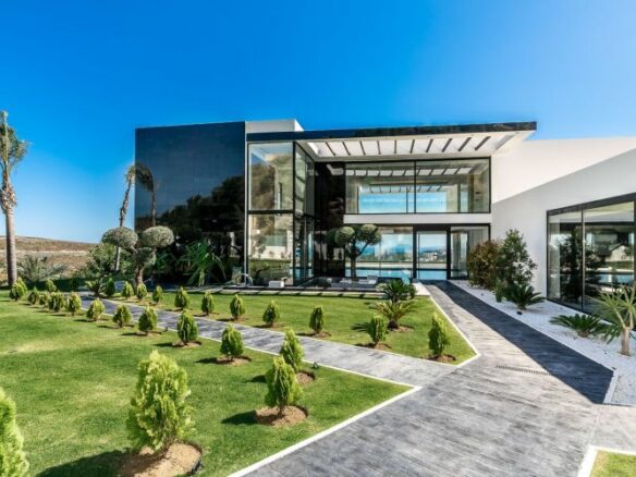 For Rent 🏡 Stunning Villa in Marbella Golf Club Resort, Benahavís.🏡 🌟 Sea Views – Gated