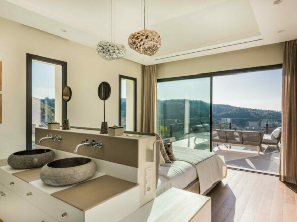 La Quinta : 🏡 Rent Stunning 6-Bed Modern Villa in Gated Community 🌟