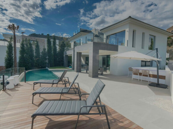 La Quinta : 🏡 Rent Stunning 6-Bed Modern Villa in Gated Community 🌟