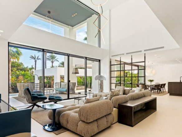 🏠 For Rent – Marbella Beachside – Modern Villa  🌍 Andalucia, Marbella, Puerto Banus