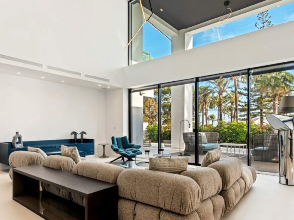 🏠 For Rent – Marbella Beachside – Modern Villa  🌍 Andalucia, Marbella, Puerto Banus