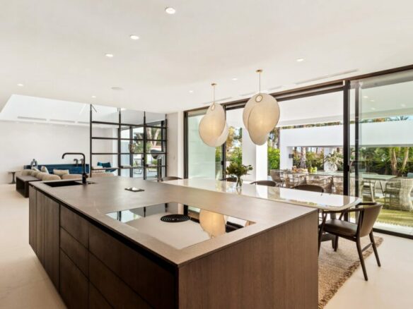 🏠 For Rent – Marbella Beachside – Modern Villa  🌍 Andalucia, Marbella, Puerto Banus