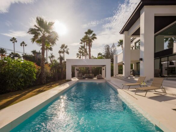🏠 For Rent – Marbella Beachside – Modern Villa  🌍 Andalucia, Marbella, Puerto Banus