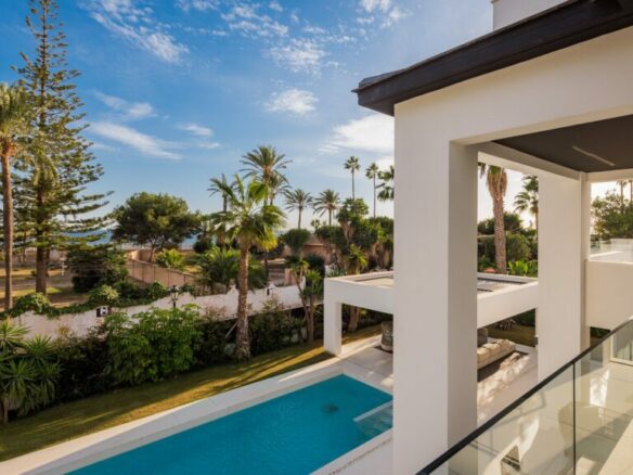 🏠 For Rent – Marbella Beachside – Modern Villa  🌍 Andalucia, Marbella, Puerto Banus