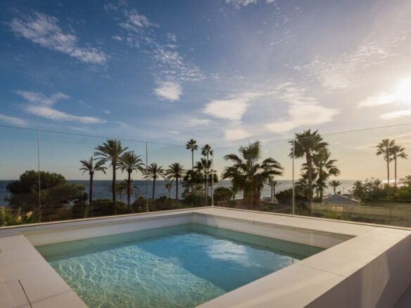 🏠 For Rent – Marbella Beachside – Modern Villa  🌍 Andalucia, Marbella, Puerto Banus