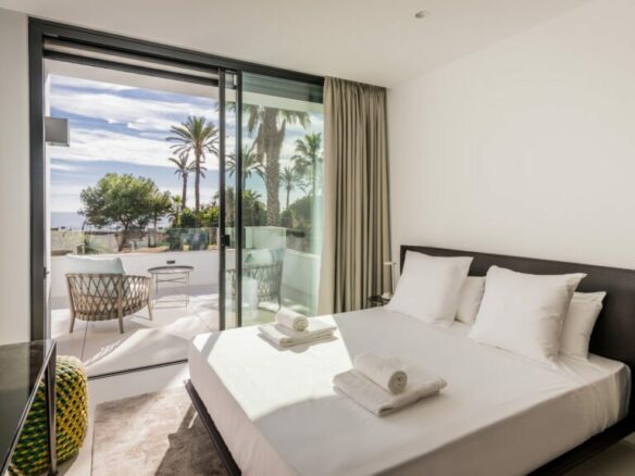 🏠 For Rent – Marbella Beachside – Modern Villa  🌍 Andalucia, Marbella, Puerto Banus
