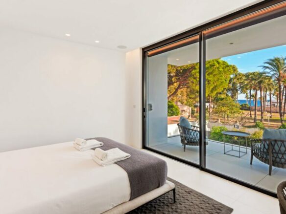 🏠 For Rent – Marbella Beachside – Modern Villa  🌍 Andalucia, Marbella, Puerto Banus