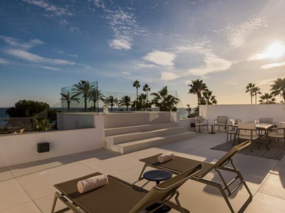 🏠 For Rent – Marbella Beachside – Modern Villa  🌍 Andalucia, Marbella, Puerto Banus