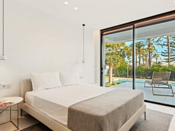 🏠 For Rent – Marbella Beachside – Modern Villa  🌍 Andalucia, Marbella, Puerto Banus
