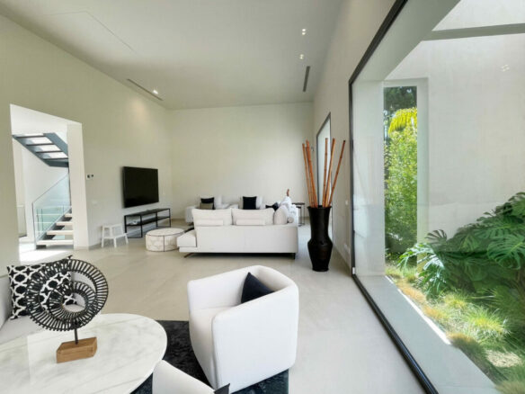 For sale 🏡 Modern 5B Villa in Marbella’s Golden Mile 🏝️