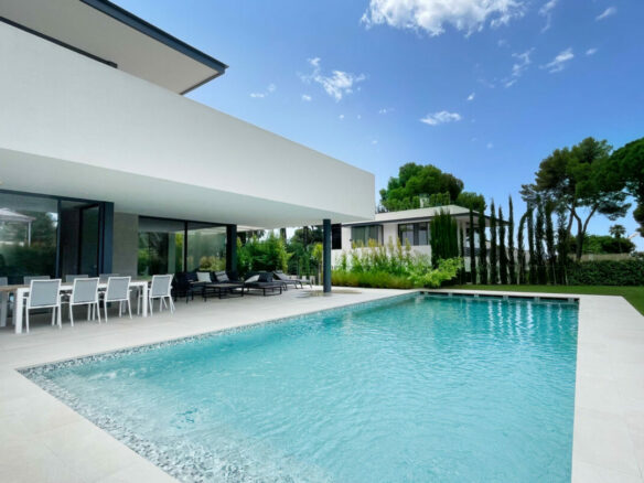 For sale 🏡 Modern 5B Villa in Marbella’s Golden Mile 🏝️