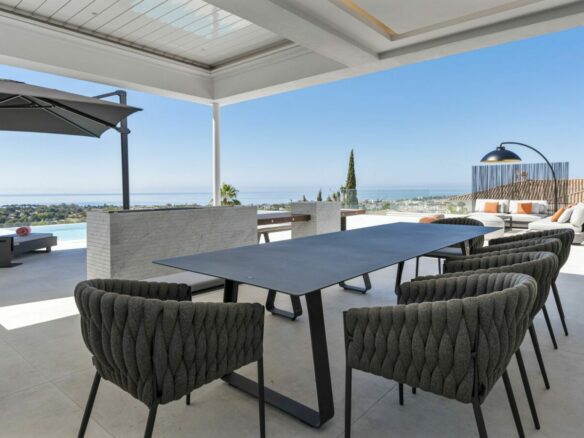 🏠🌴 Modern villa in El Paraíso with stunning sea views