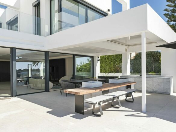 🏠🌴 Modern villa in El Paraíso with stunning sea views