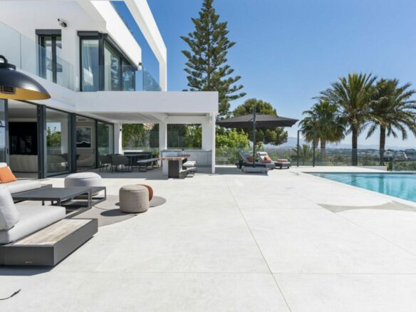 🏠🌴 Modern villa in El Paraíso with stunning sea views