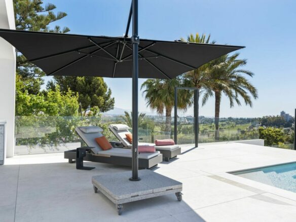 🏠🌴 Modern villa in El Paraíso with stunning sea views