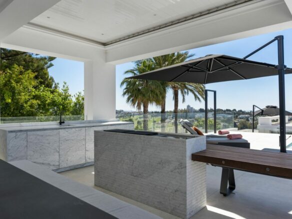 🏠🌴 Modern villa in El Paraíso with stunning sea views