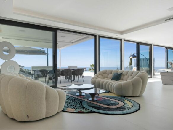🏠🌴 Modern villa in El Paraíso with stunning sea views