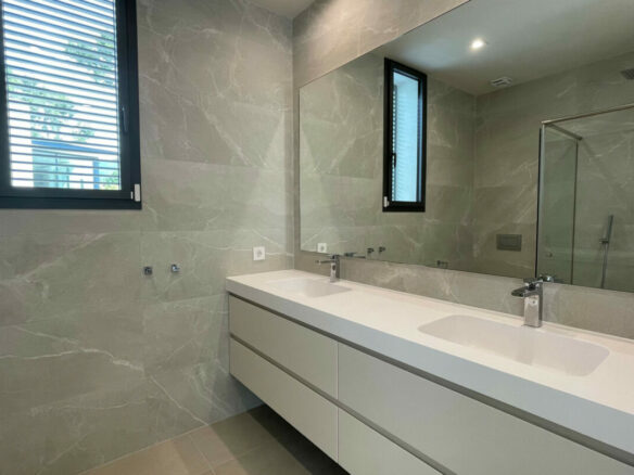 For sale 🏡 Modern 5B Villa in Marbella’s Golden Mile 🏝️