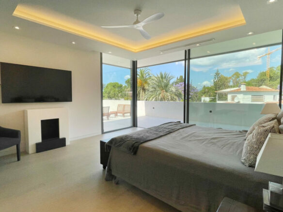 For sale 🏡 Modern 5B Villa in Marbella’s Golden Mile 🏝️