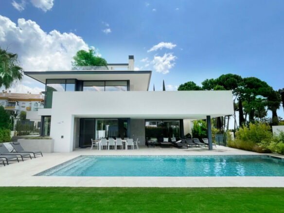 For sale 🏡 Modern 5B Villa in Marbella’s Golden Mile 🏝️