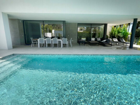 For sale 🏡 Modern 5B Villa in Marbella’s Golden Mile 🏝️