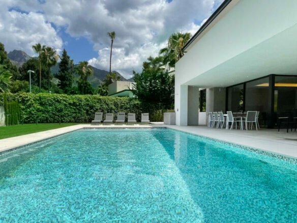 For sale 🏡 Modern 5B Villa in Marbella’s Golden Mile 🏝️