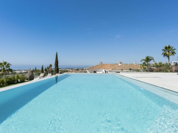 🏠🌴 Modern villa in El Paraíso with stunning sea views