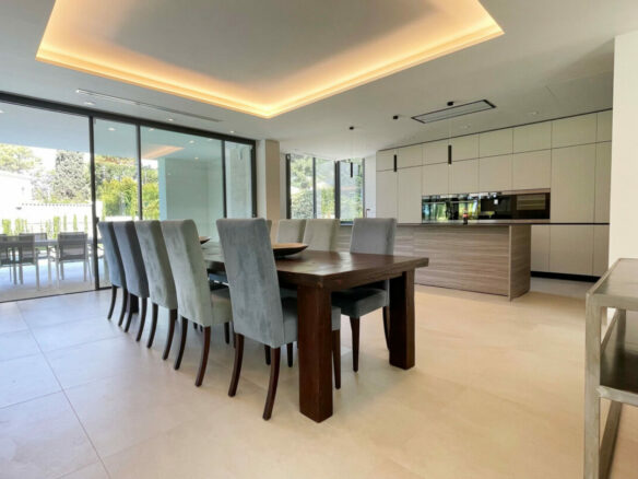 For sale 🏡 Modern 5B Villa in Marbella’s Golden Mile 🏝️