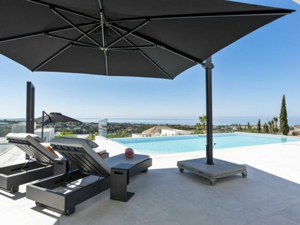 🏠🌴 Modern villa in El Paraíso with stunning sea views